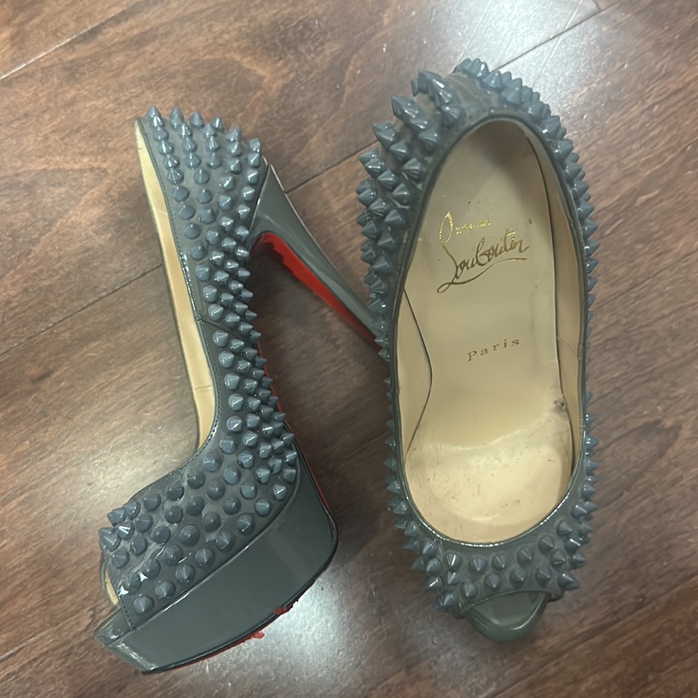Shoes - Picture 4 of 6